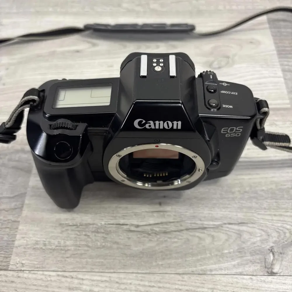 Canon EOS 650 35mm Camera Body (For Parts or Repair)